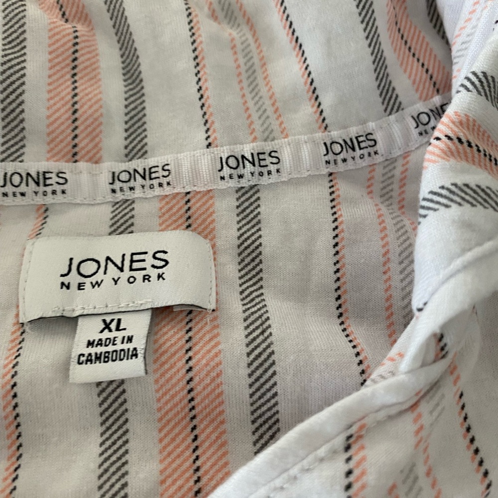 Women’s Jones NY pajamas short set size XL some piling.